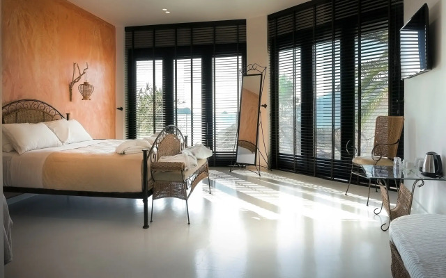 Gloria Maris Hotel Suites & Villas