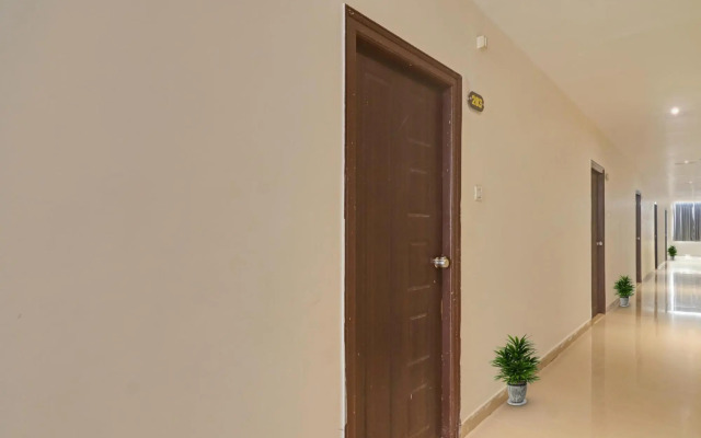 OYO 93527 Hotel 7 Hills Luxury Rooms