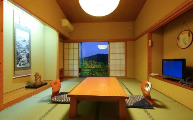 Tenjuku no Mori Keigetsu