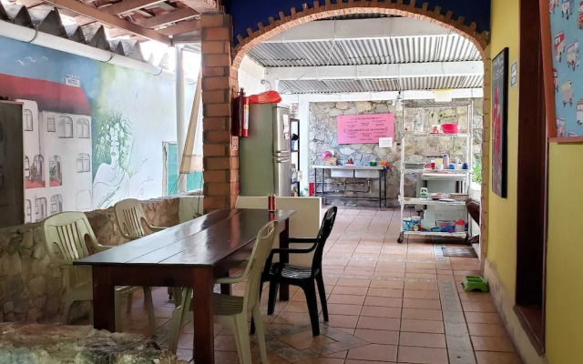 Hotel & Hostal Mayflower