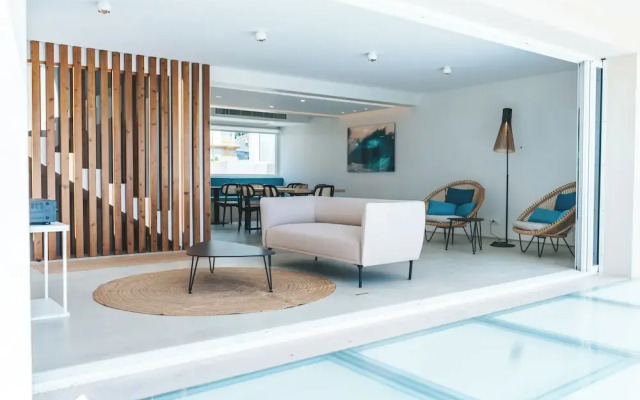 Silveira Bay Lounge Retreat