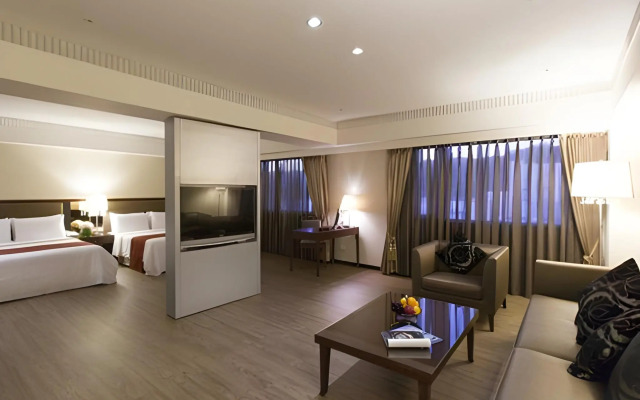 Hotel June