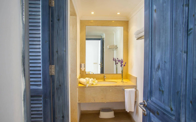 Nausicaa Luxury Villas By Louis Hotels
