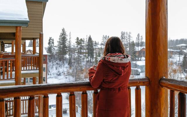 The Pine Lodge on Whitefish River