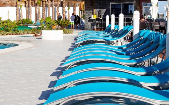 Holiday Inn Express & Suites Panama City Beach - Beachfront by IHG