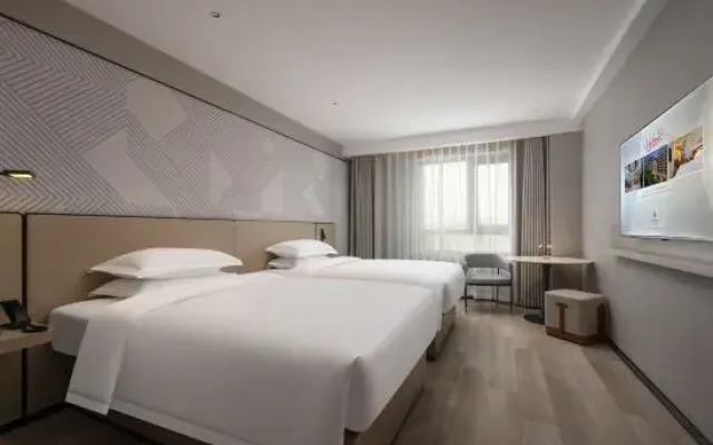 Berman Hotel (Zhanjiang Wuchuan Jiefang Middle Road Gangfeng Plaza)