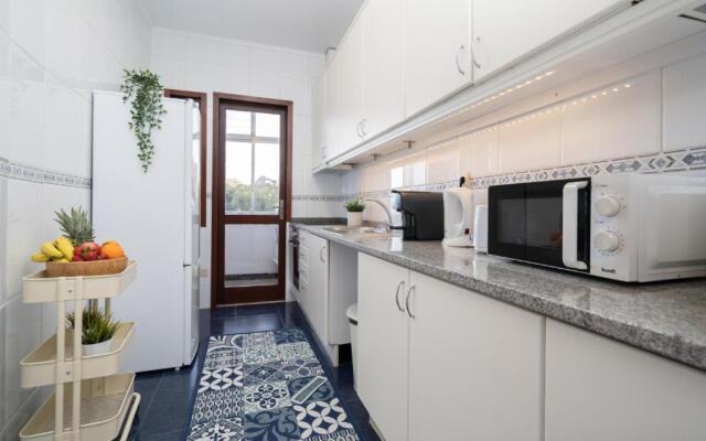 Deluxe Bright Flat with Netflix by Host Wise