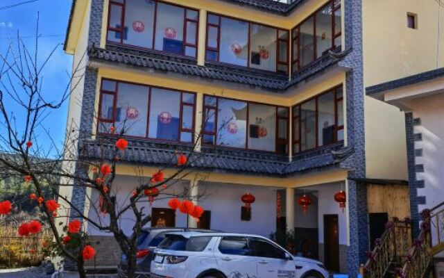 Shangri-La Haba snow mountain climbing Inn