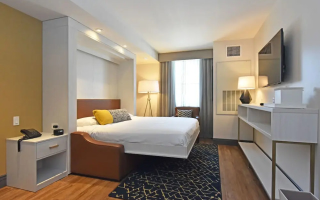 Tiverton Casino Hotel