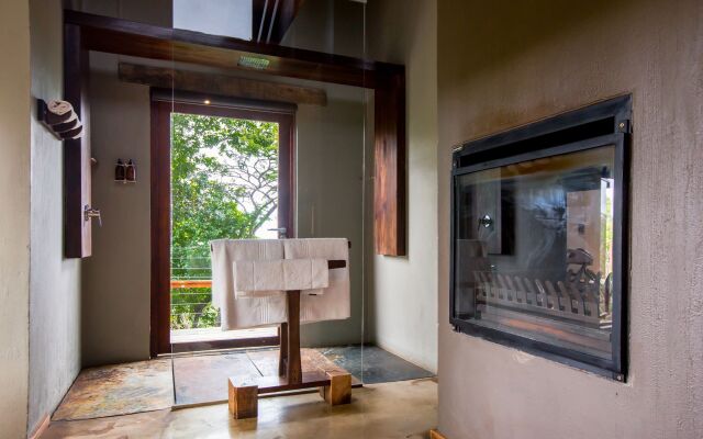 Rhino Ridge Safari Lodge