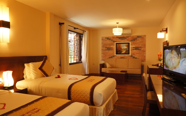 Vinh Hung Riverside Resort & Spa