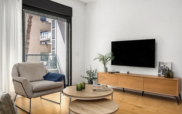 Sunny Chic in TLV Center by Sea N' Rent