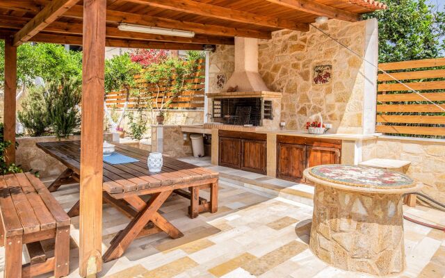 Charming Agia Pelagia Green House