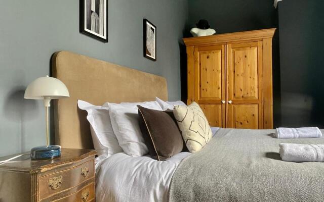 The Georgian Manor Apartment - Central Frome
