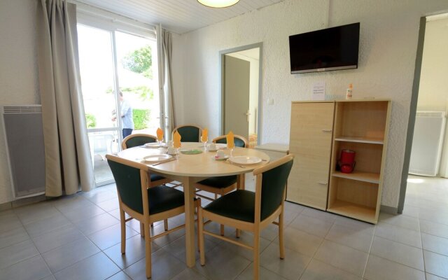 Semi-detached Bungalow With Microwave, in the Great Vendée