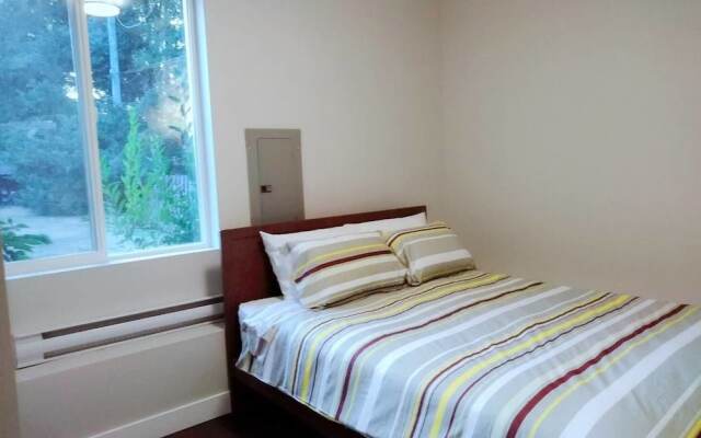 B - Sechelt Private Coastal Home