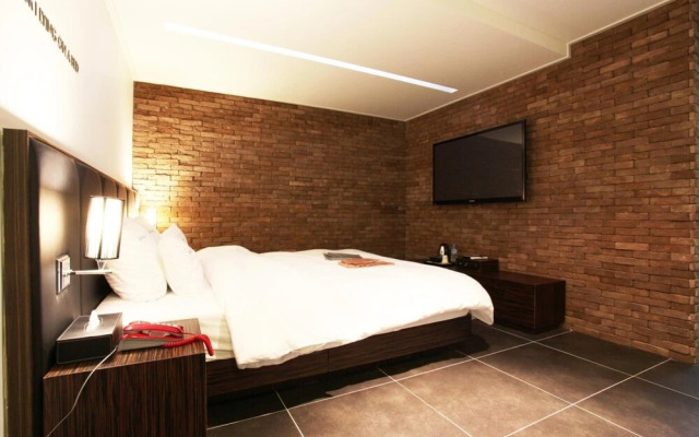 IMT 1 Hotel Wolgot