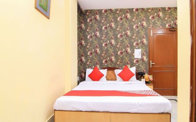 OYO 14932 Hotel Paradise