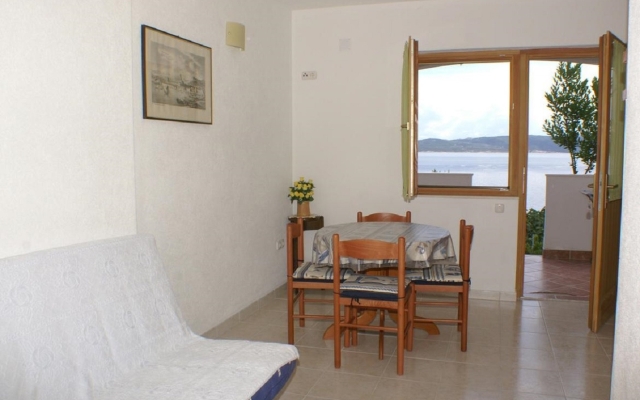 Apartment Niko - 50 m from pebble beach: A5 Prizemlje Pisak, Riviera Omis