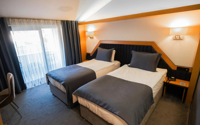 Roof 264 Hotel and Suites