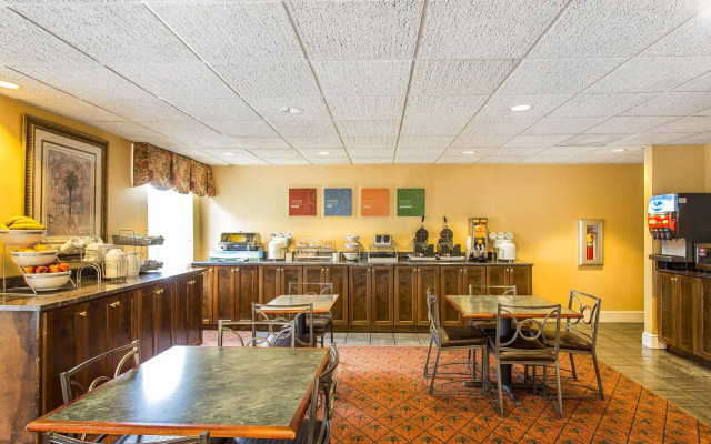 Comfort Suites