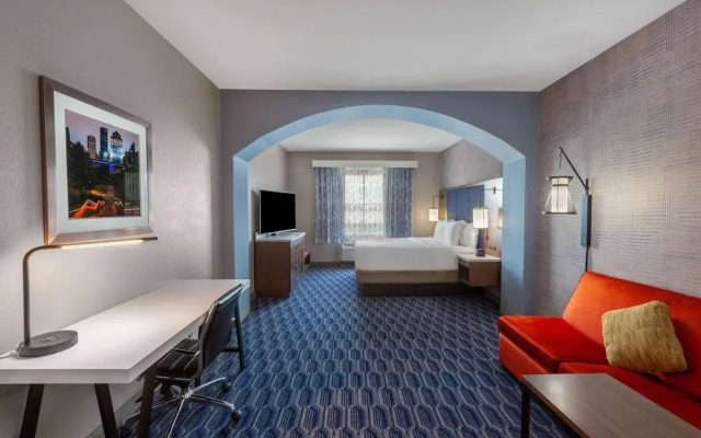 La Quinta Inn  Suites by Wyndham Houston Channelview