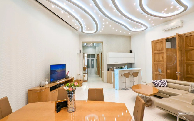 120M2 LUXURY CONDO with SAUNA, JACUZZI, CINEMA In Downtown Budapest