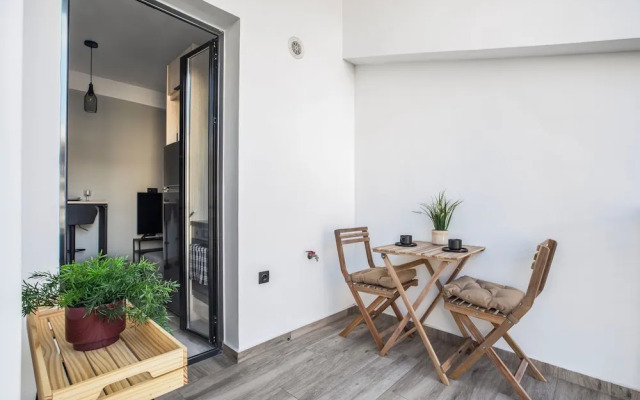 Sway - Chic 1-BR Apt & Balcony in Athens