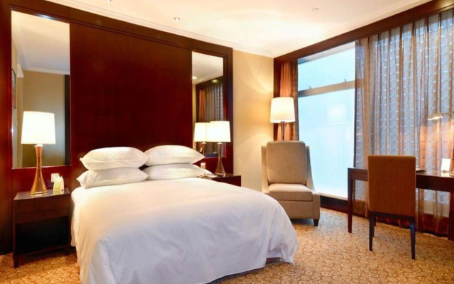 Golden Eagle Summit Hotel Downtown