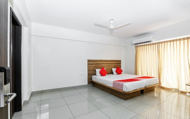 The Red Lotus Premium By OYO Rooms