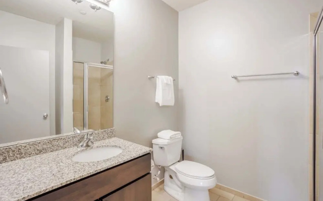 CozySuites - Current at the Banks