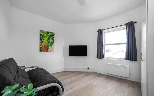 Stylish Stay 2-bed by Tower of London