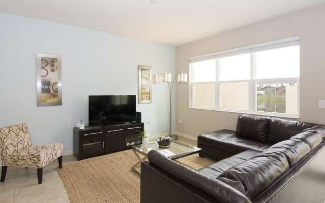 Vacation Townhome Next to Parks Cb3163