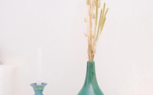 Peaceful & Spacious Apt with Parking & Queen Bed