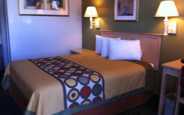 Super 8 by Wyndham Fredericksburg