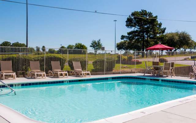 Motel 6 Longview, TX