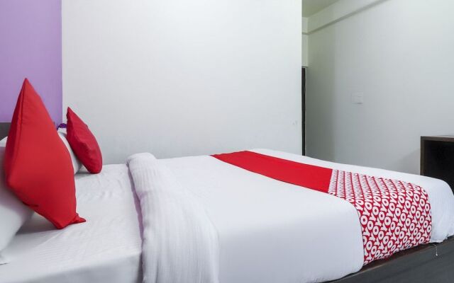 OYO 10876 Hotel Taj signature