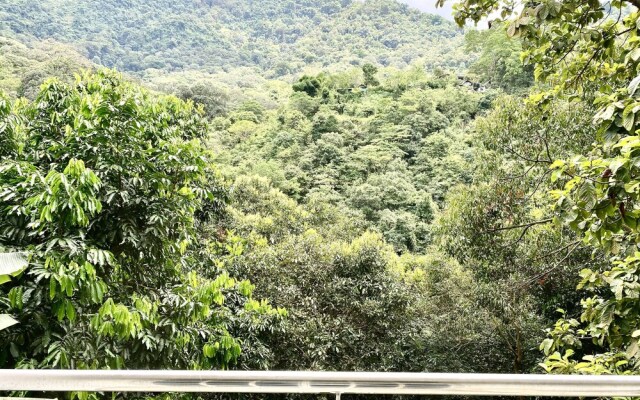 Montes De Beraka - Adults Only