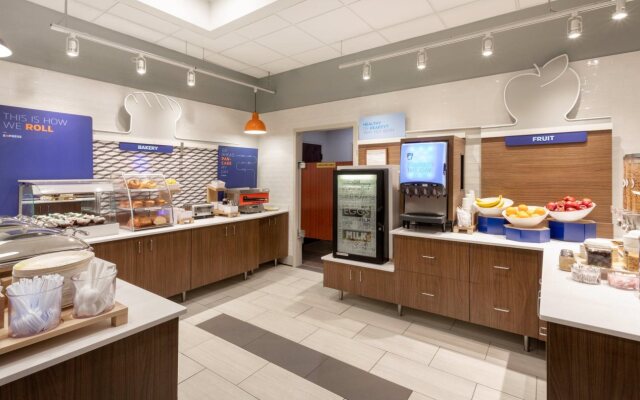 Holiday Inn Express Hotel & Suites Downtown Minneapolis by IHG