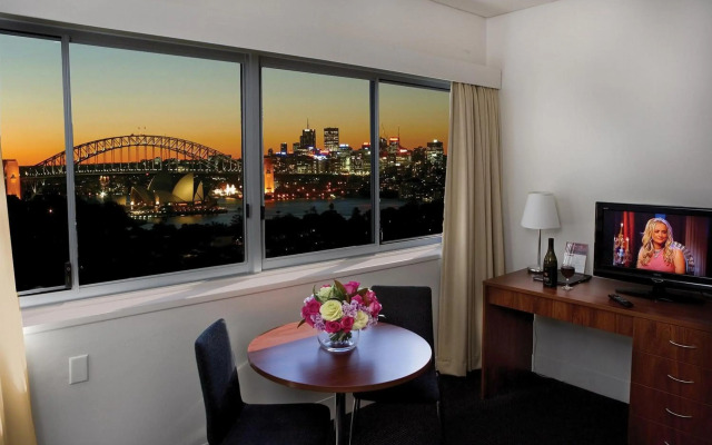 Macleay Hotel