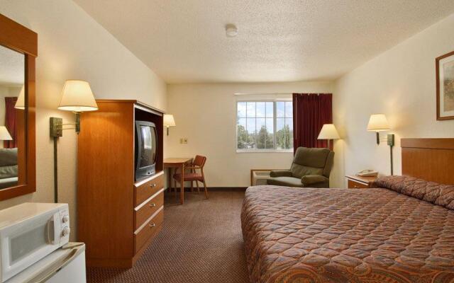 Wamego Inn and Suites