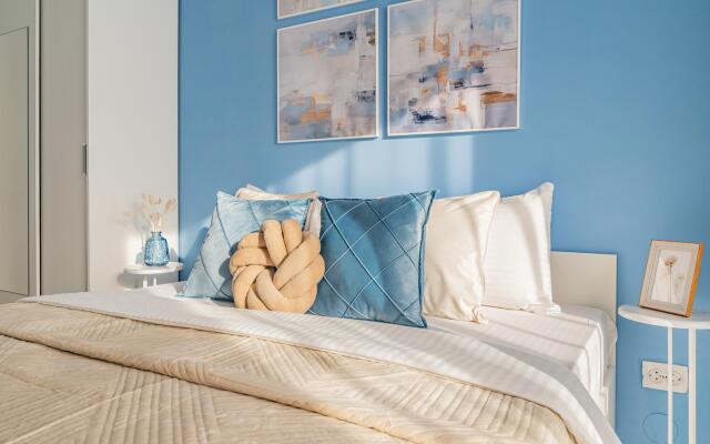 Лайт Апартаменты на улице Онежская 4