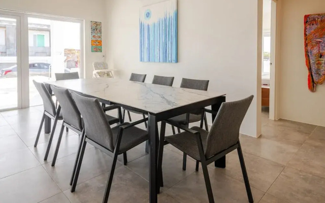 Modern Trestrapi Beach Villa 8 bed 8 Bath 2 Pools