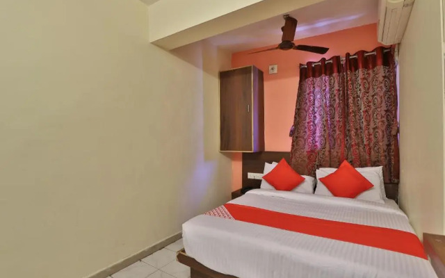 OYO Rooms Maninagar Station 3