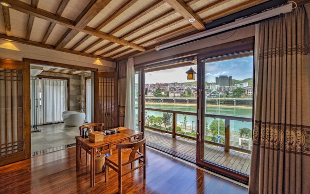 Riverside Boutique Inn
