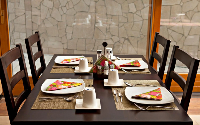 Hotel Aziza