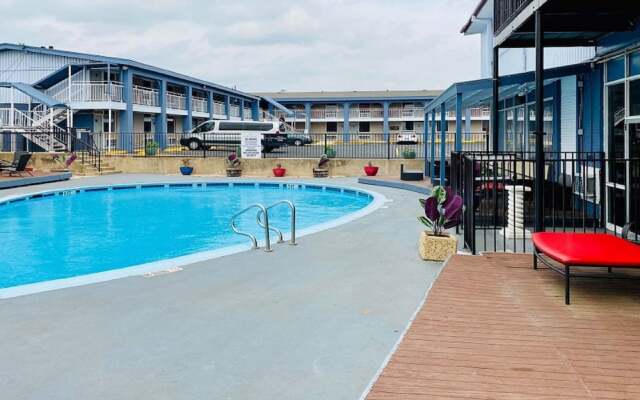 Rodeway Inn & Suites
