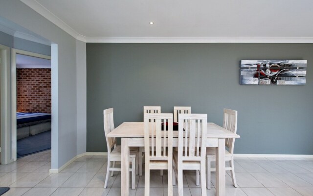 Pet Friendly Shoreline Dr 1/18 - Fingal Bay