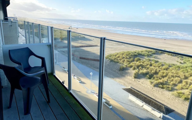 Apartment in Nieuwpoort by the Beach