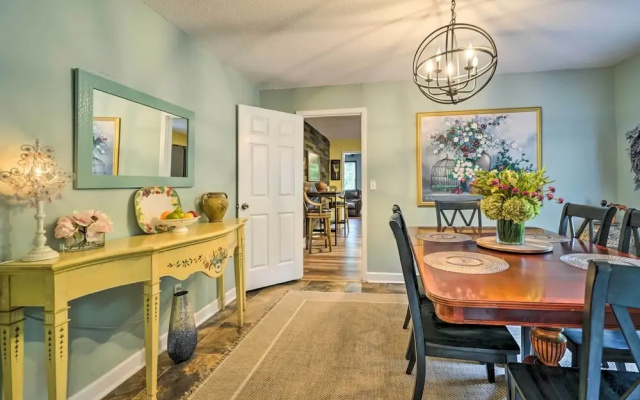 Pet-friendly Wilmington Home ~ 5 Mi to Beach!